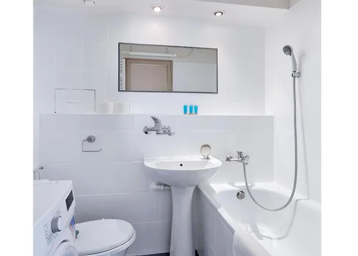 Apartment Pod Lipami Homely By Bookinghost Poznan