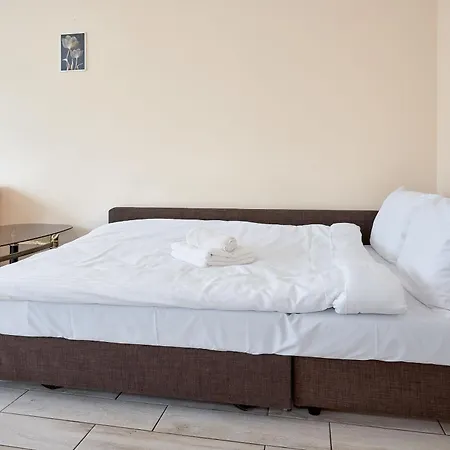 Pod Lipami Homely By Bookinghost Appartamento Poznań